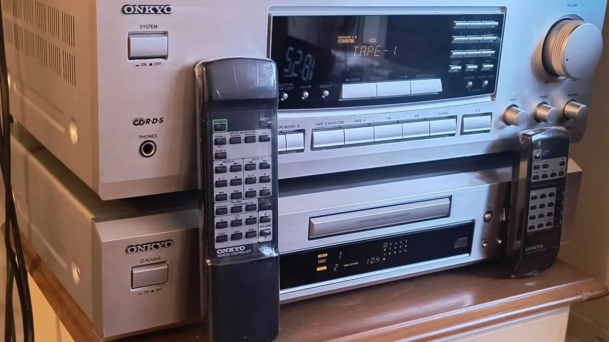 Set Jamo Speakers, Onkyo amplifier, Onkyo CD playe - Image 2