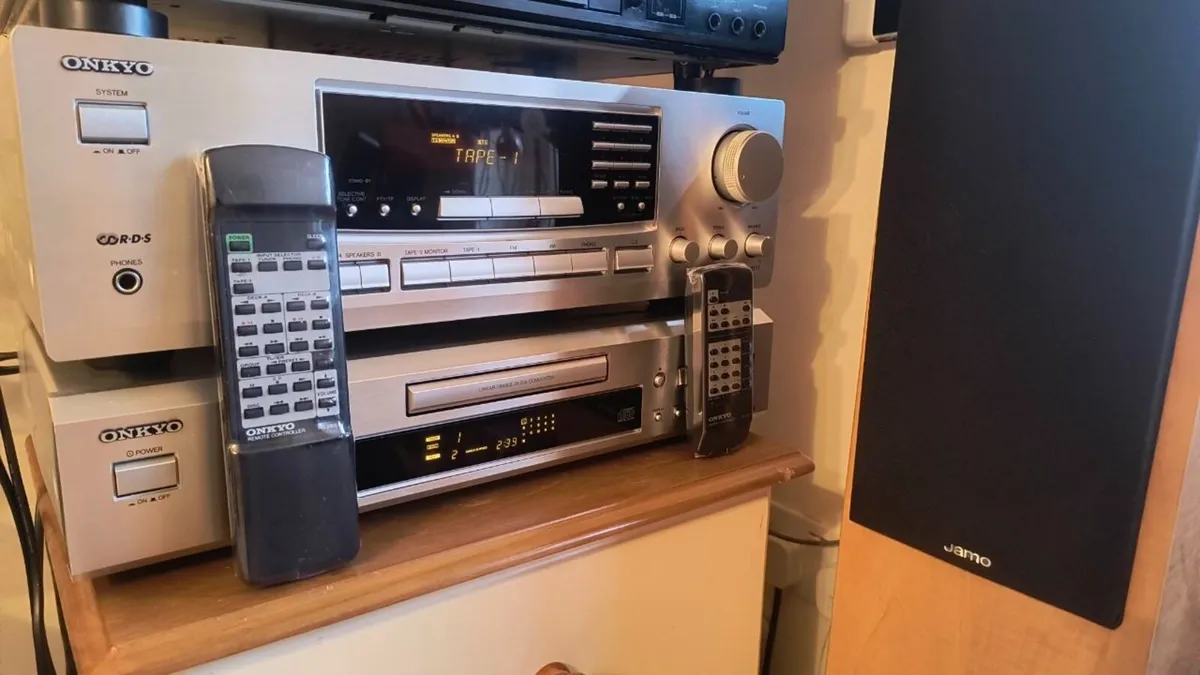 Set Jamo Speakers, Onkyo amplifier, Onkyo CD playe - Image 4