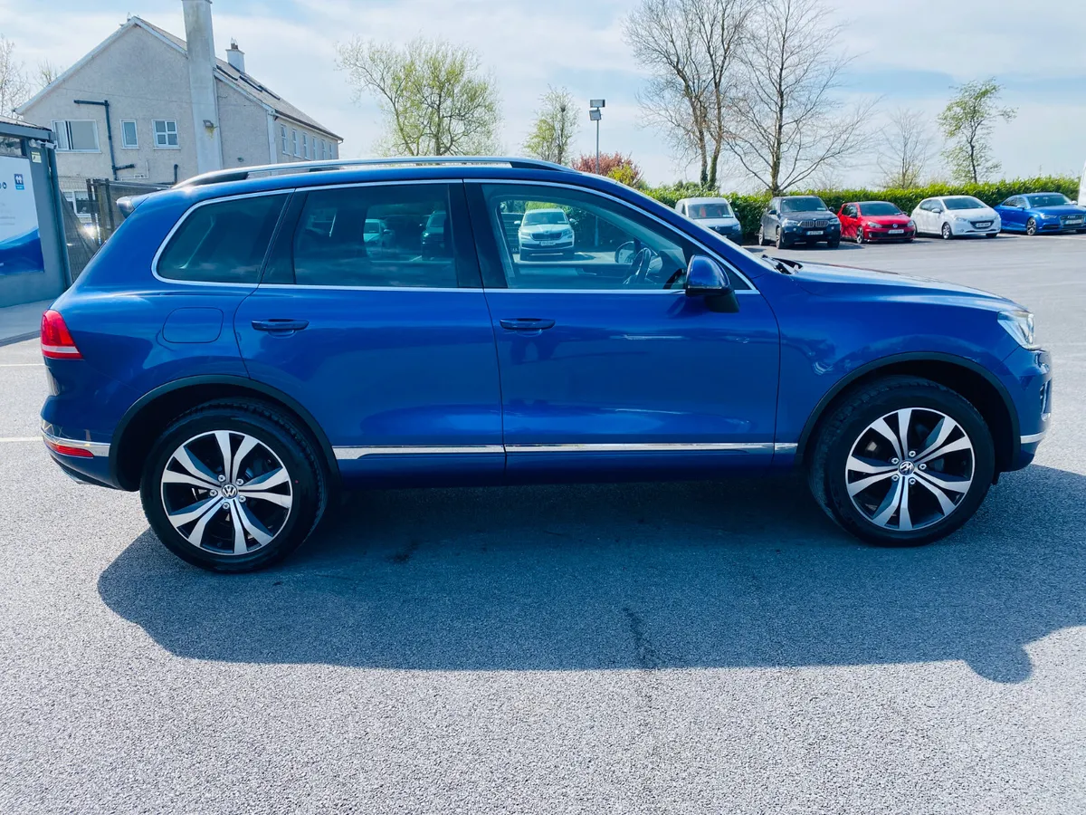 VOLKSWAGEN TOUAREG V6 3.0 TDI CREWCAB 5 SEAT 2017 - Image 4