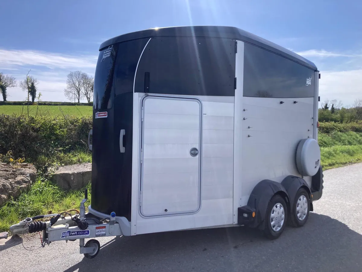 Jul 24 Ifor Williams HBX511 Horsebox - Image 1