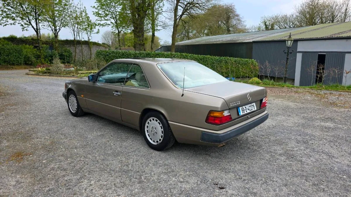 1988 Mercedes-Benz (W124) 300CE Coupe - Image 4