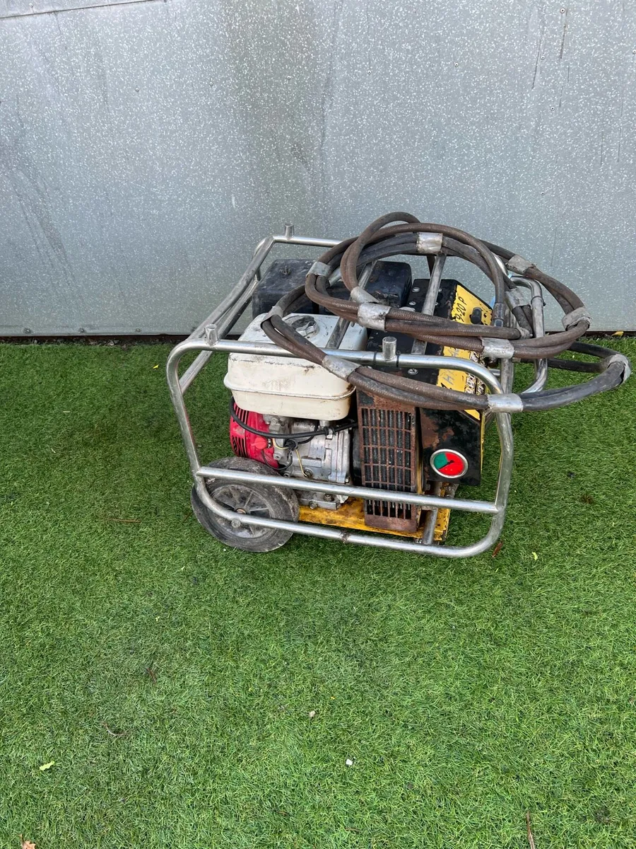 Log splitter hydraulic power pack Atlas Copco - Image 1