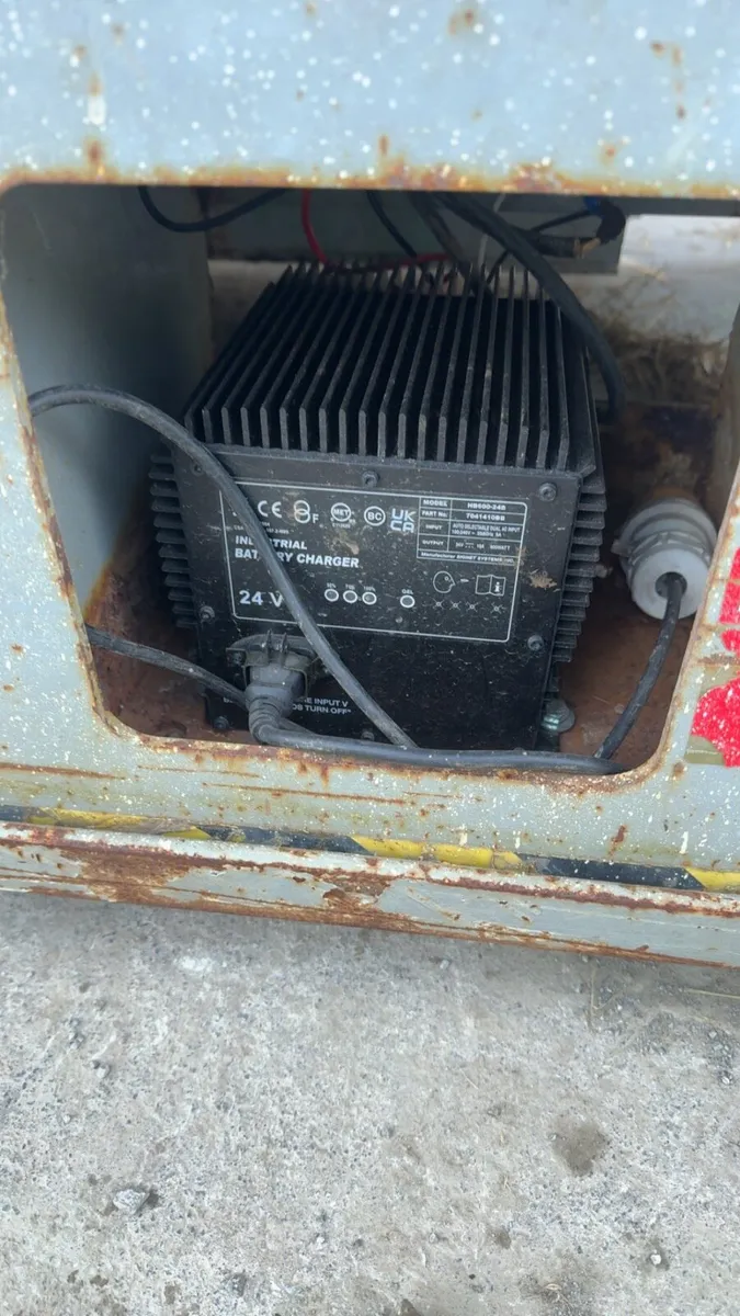 SJ 4632 Scissor Lift - Image 4