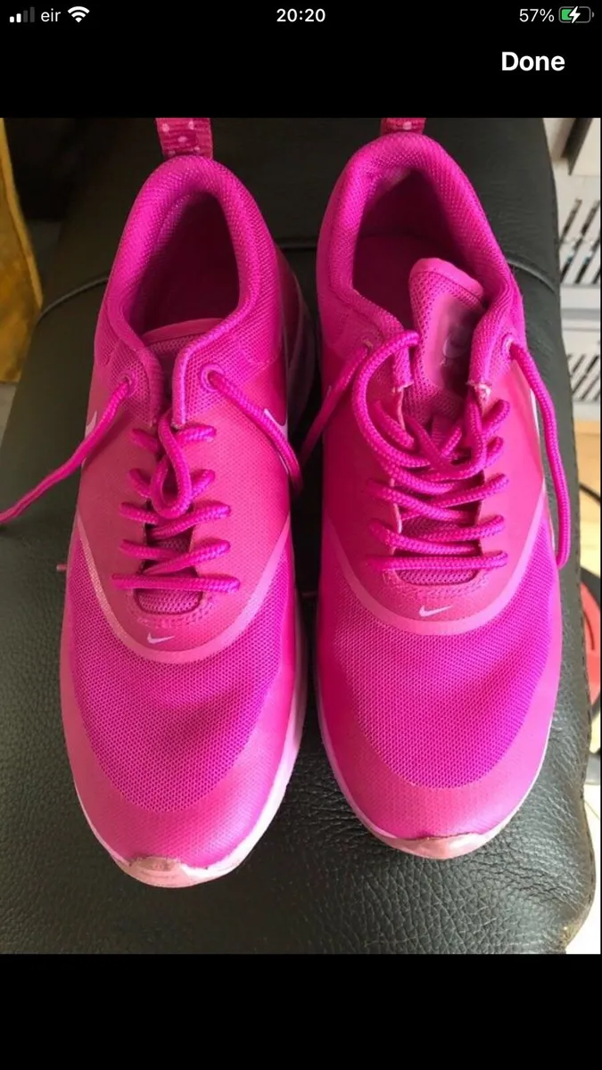 Girls Nike trainer size 3.5 €15 - Image 1