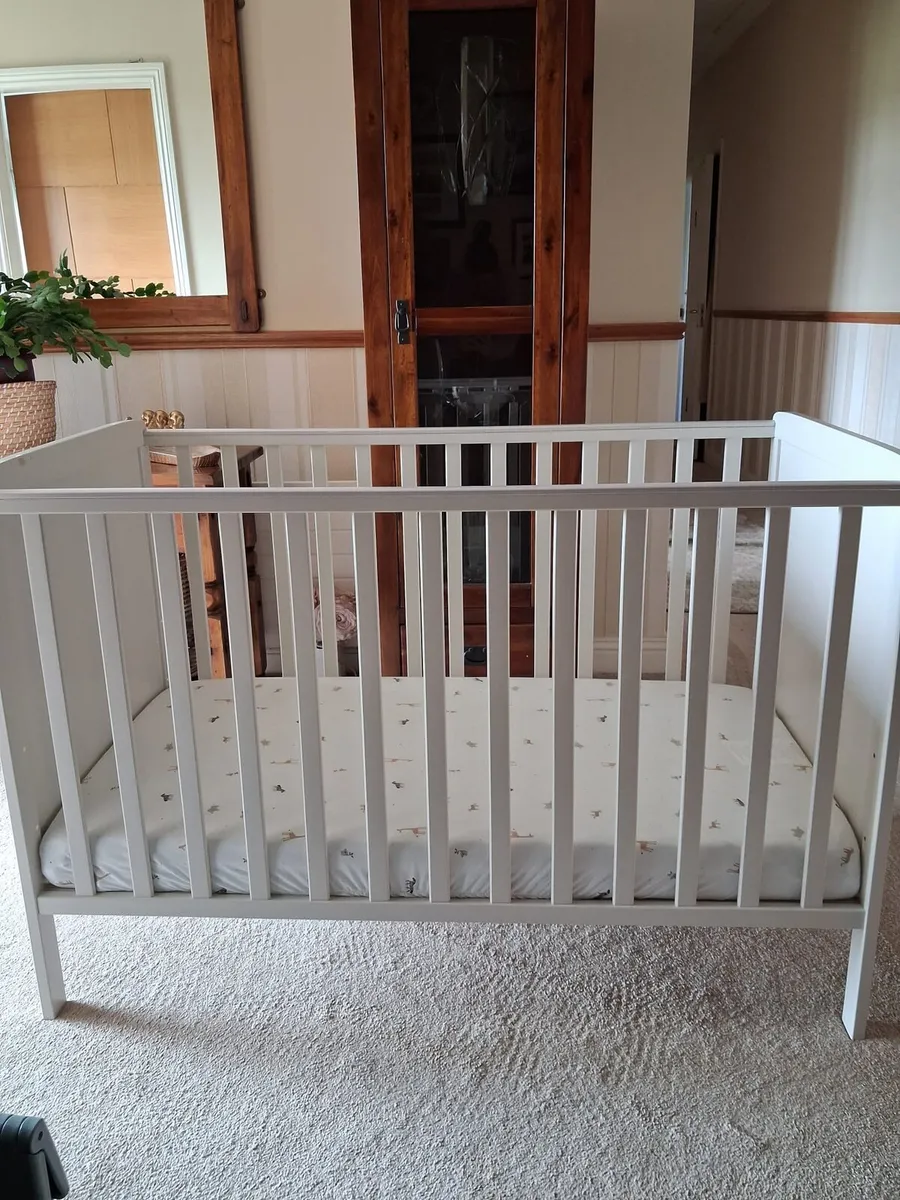 Baby Elegance Cot and Matress - Image 2