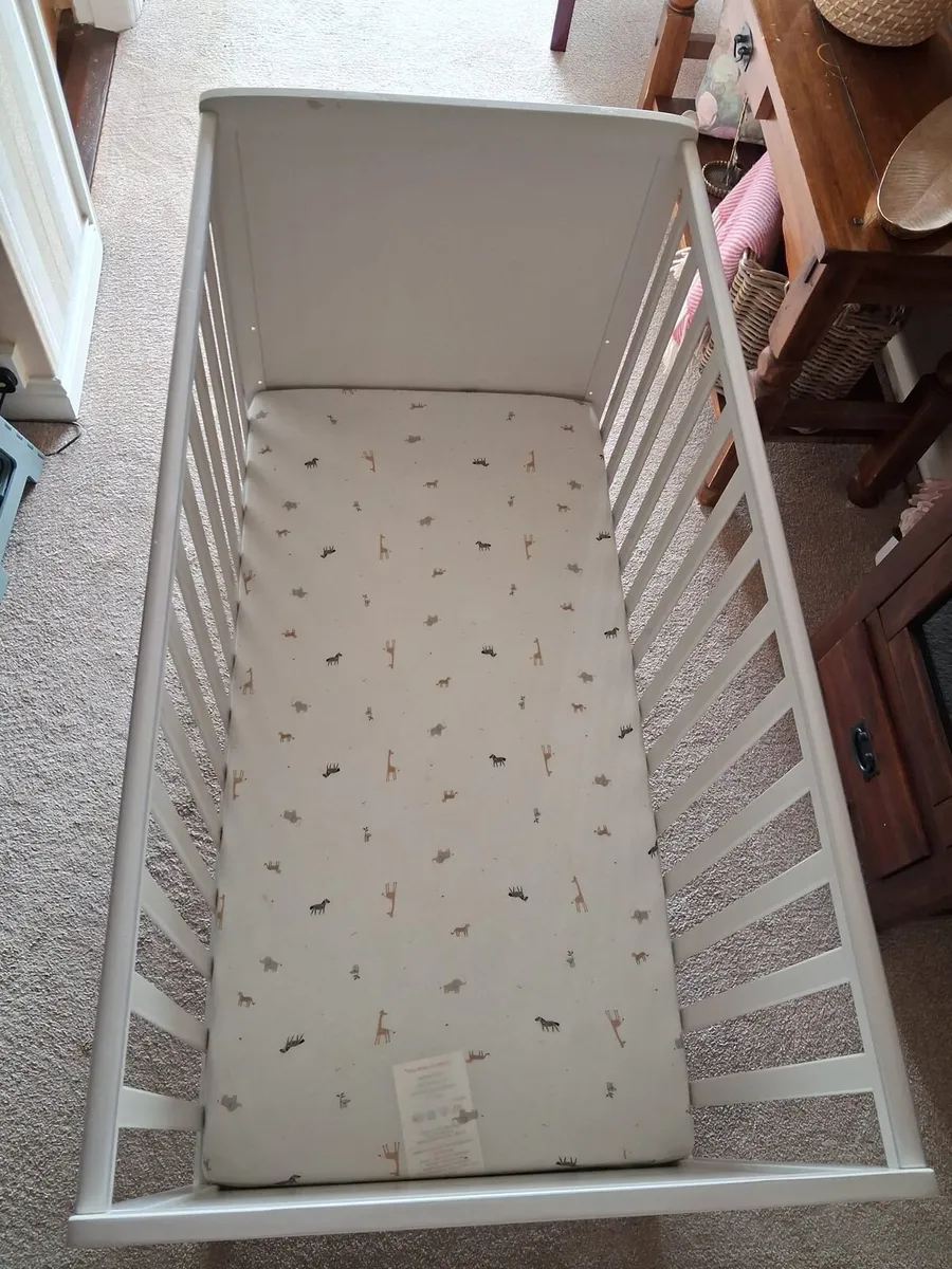 Baby Elegance Cot and Matress - Image 3