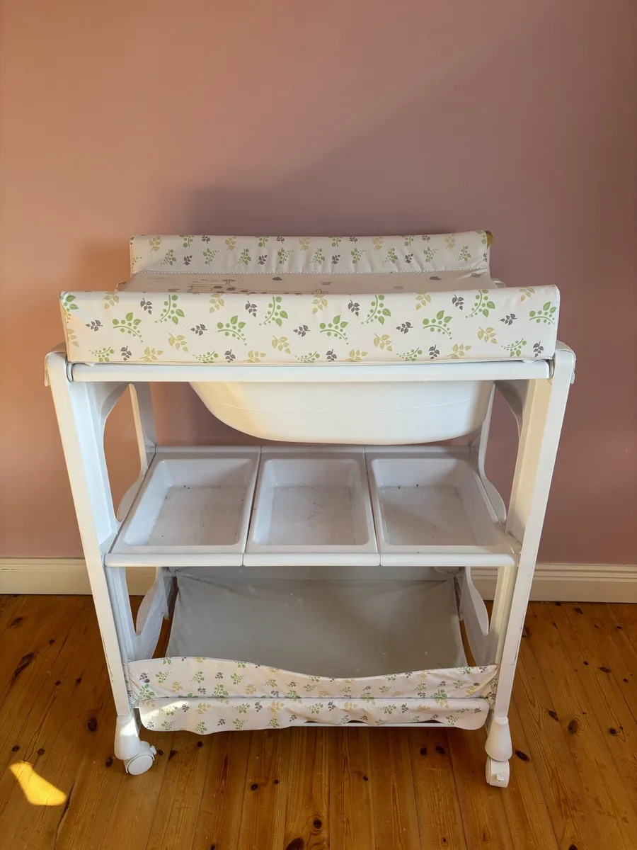Baby changing unit - Image 1