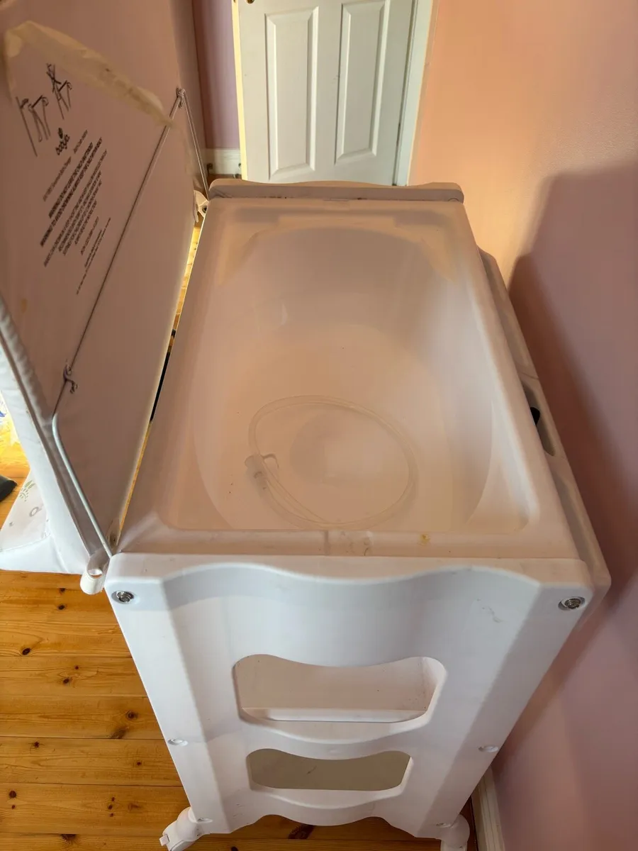 Baby changing unit - Image 2