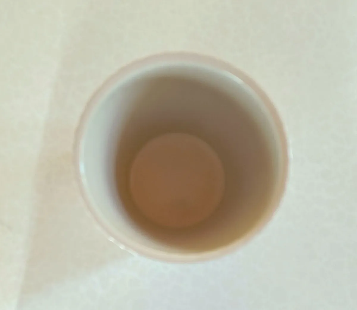 WHITE PLANT POT (GOOD CONDITION). - Image 3