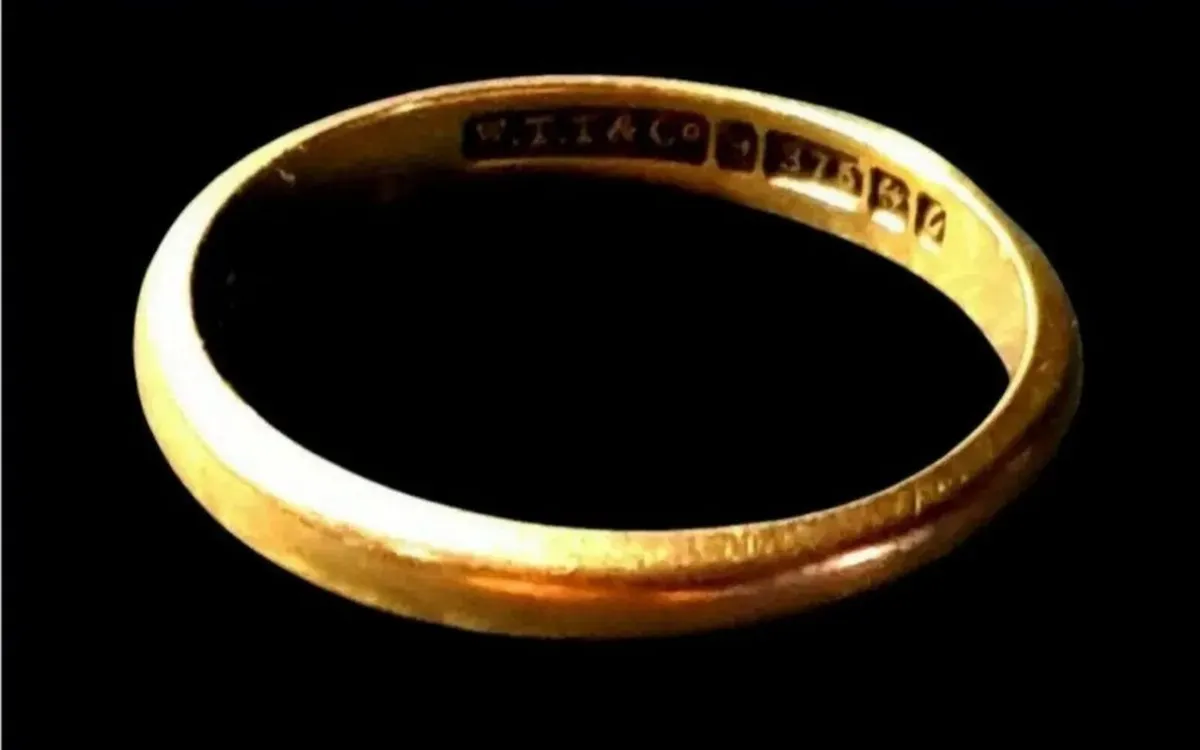 Vintage Hallmarked 9ct Gold Wedding Ring - Image 3