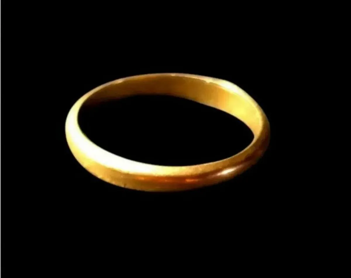 Vintage Hallmarked 9ct Gold Wedding Ring - Image 2