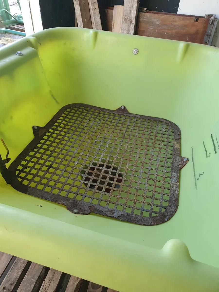 Rocha fertiliser spreader - Image 3