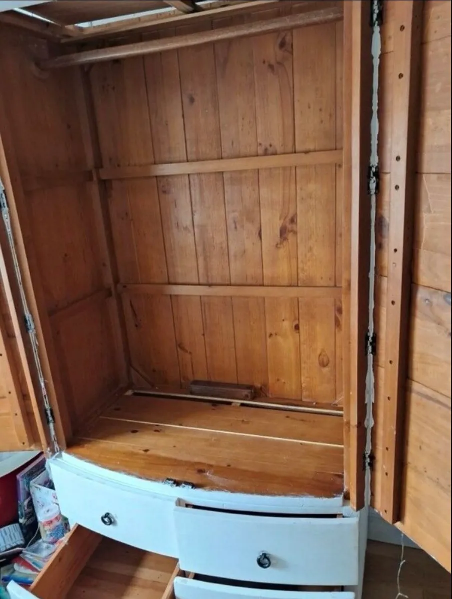 Solid wood wardrobe - Image 2