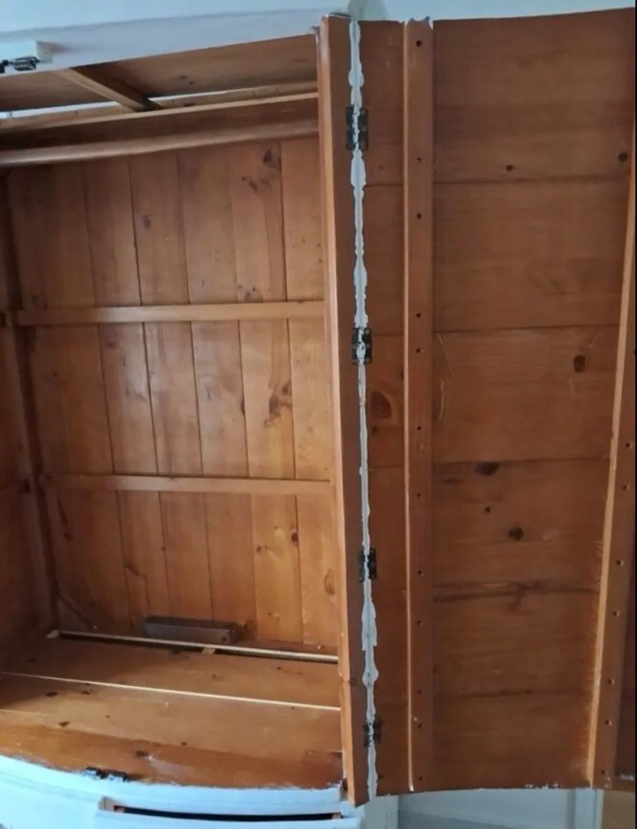 Solid wood wardrobe - Image 3