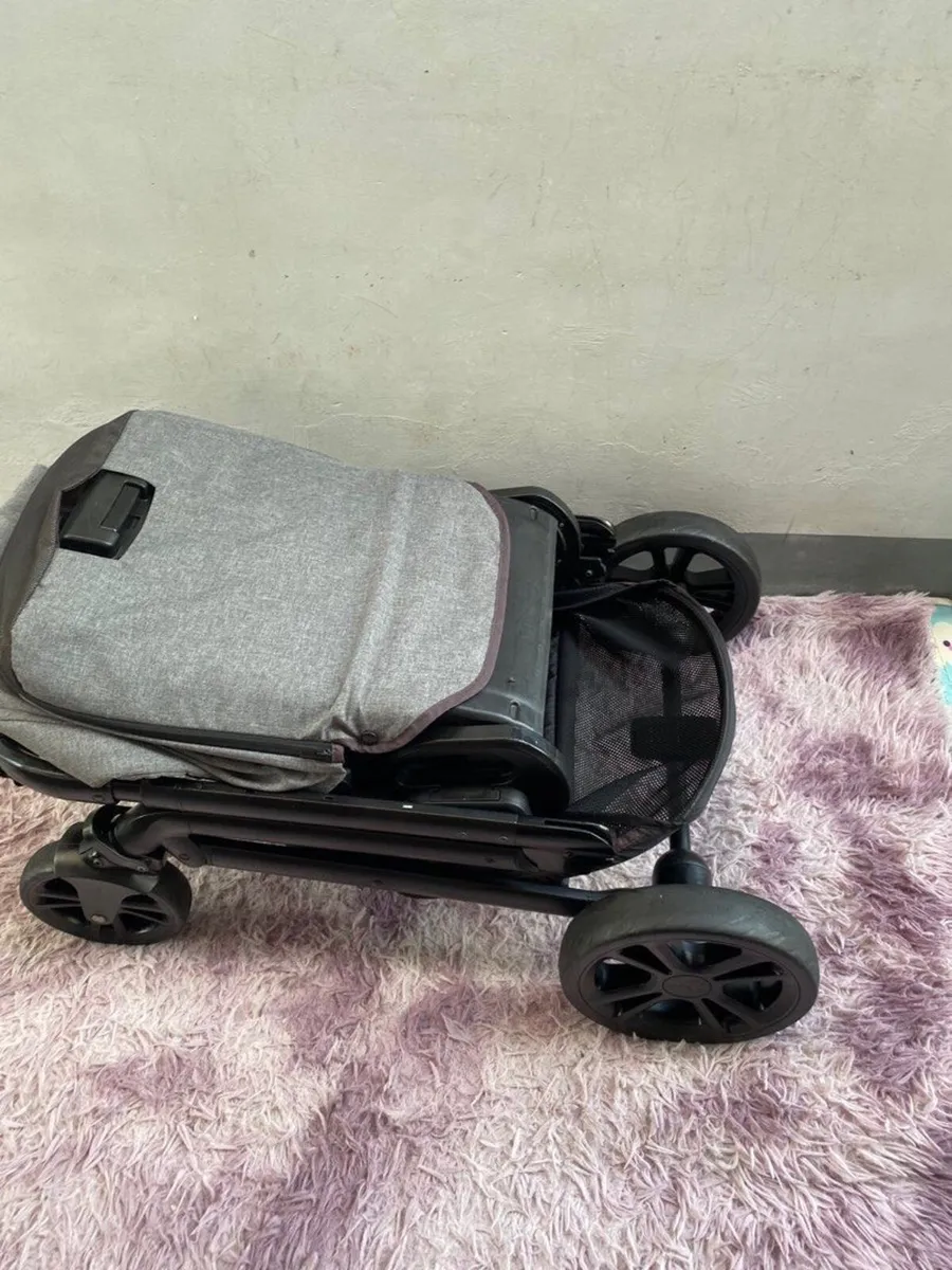 Nanas Buggy With Car Seat Adapters - Image 2