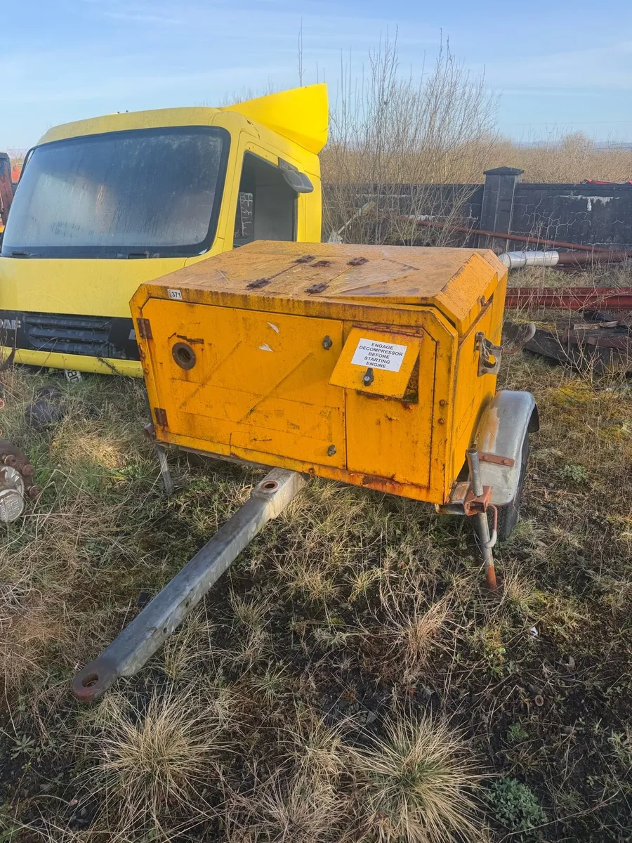 Single axle trailer with diesel engine - Image 1