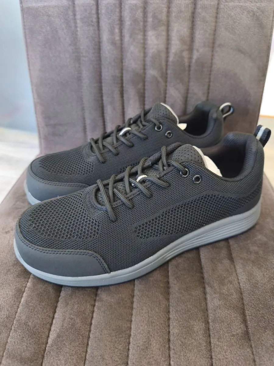 NEW Safety boots size UK 9 43 - Image 1