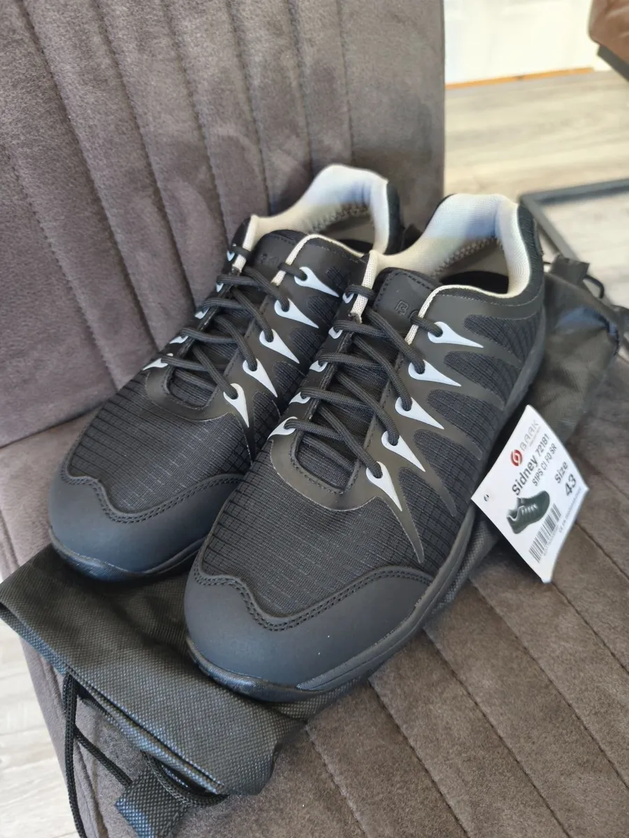 NEW safety boots size UK 9 43 - Image 1