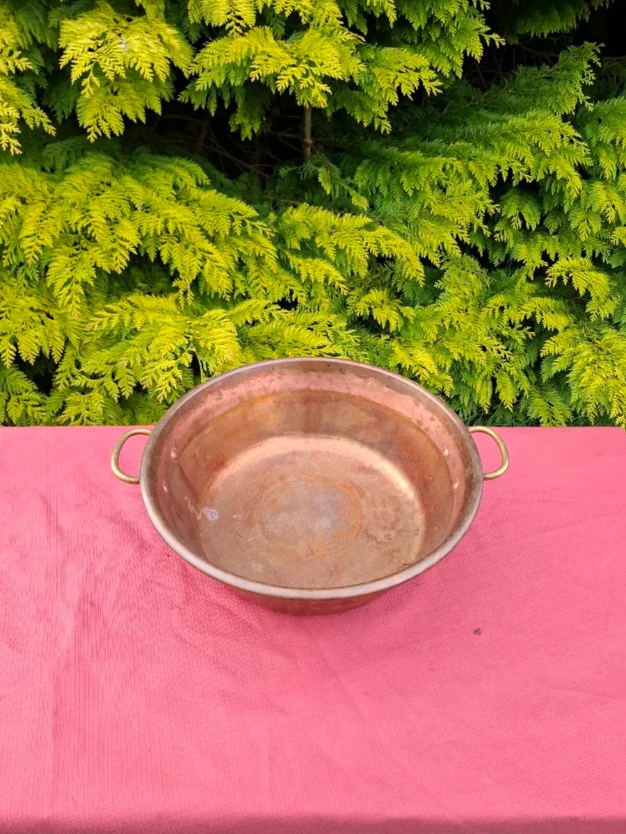 Old copper bassin possible to post - Image 1