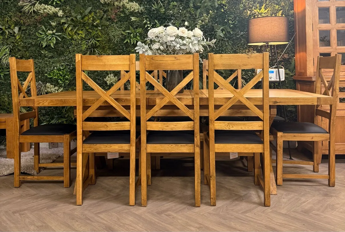 Extending oak kitchen table & 8 chairs - Image 2