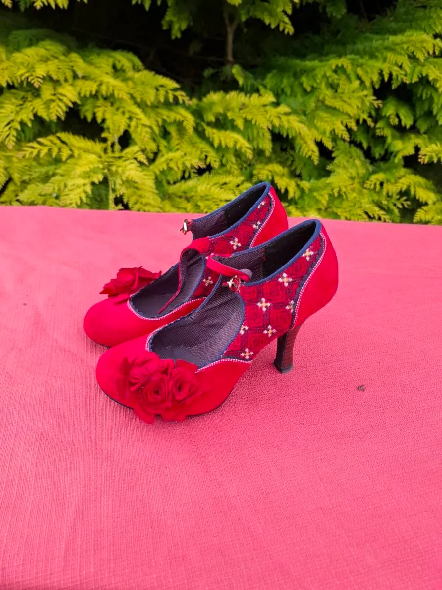 Ruby shoo size 3 heels possible to post - Image 1