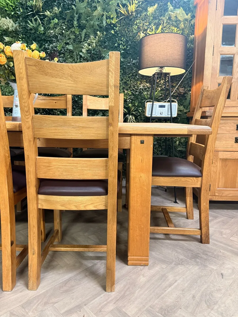 Extending oak kitchen table & 8 chairs - Image 4