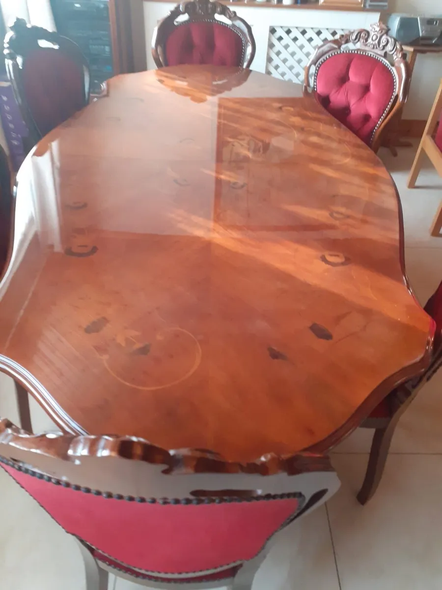 Table and chairs - Image 2