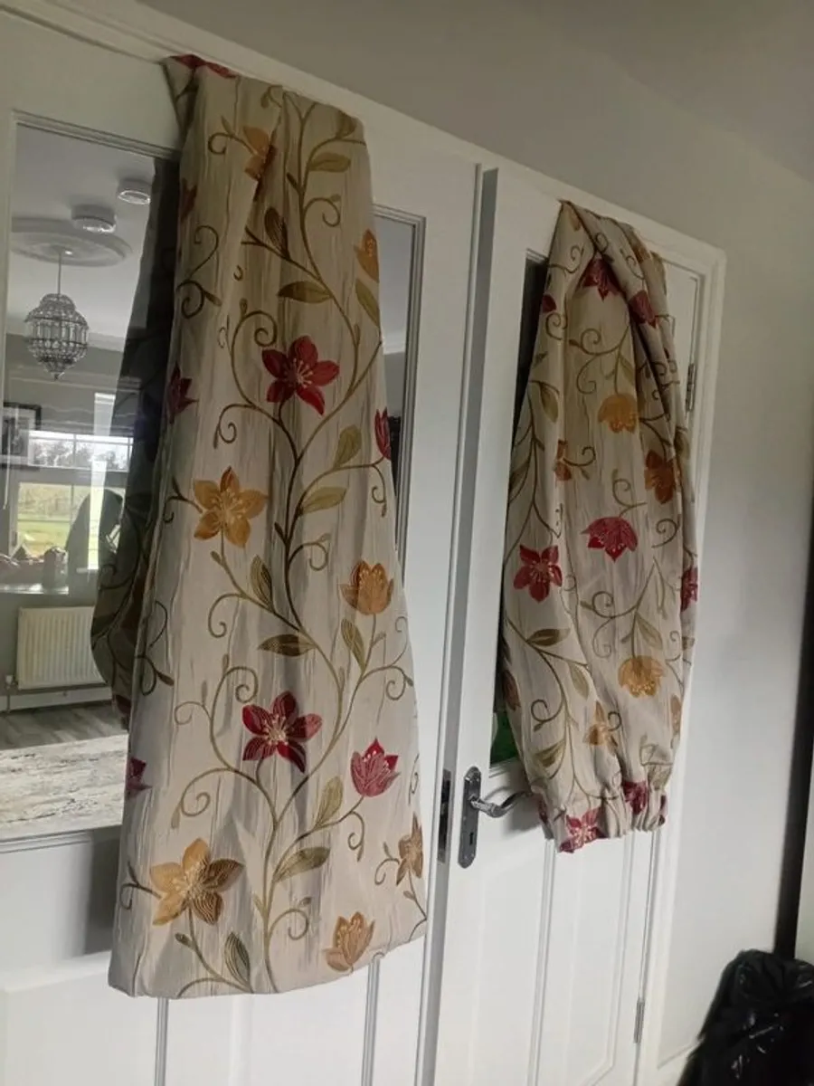Red burnt orange flower print / cream curtains - Image 2