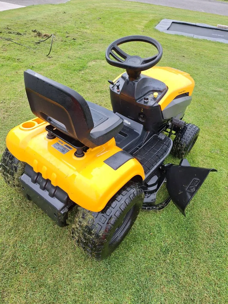 Ride-on lawnmower - Image 3