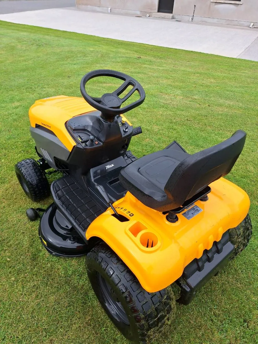 Ride-on lawnmower - Image 4