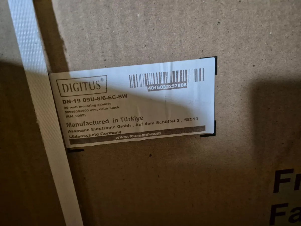 DIGITUS 9U Wall Mount Comms / Network Cabinet new - Image 2