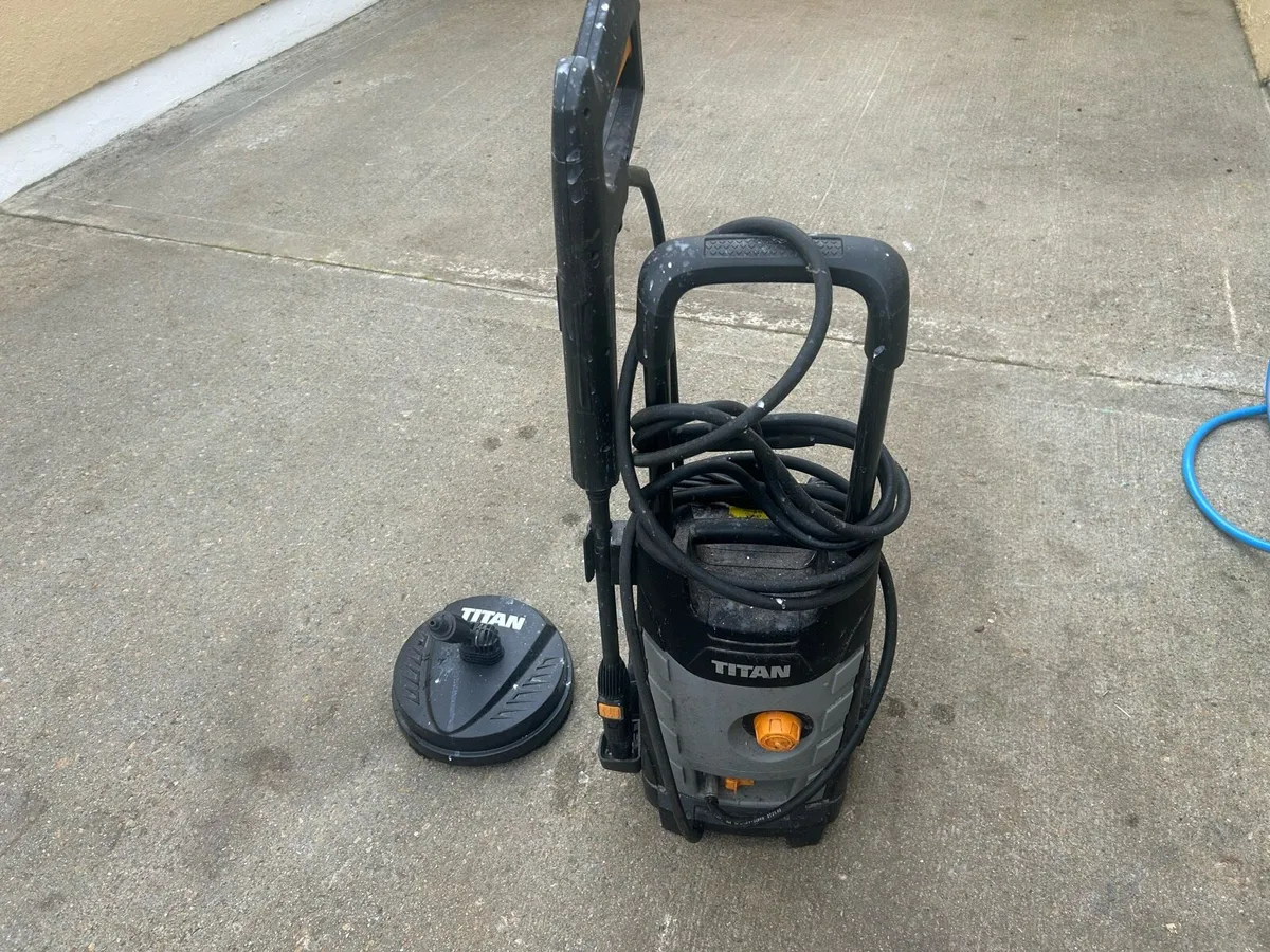 2 x power washers and chainsaw €130 all - Image 1