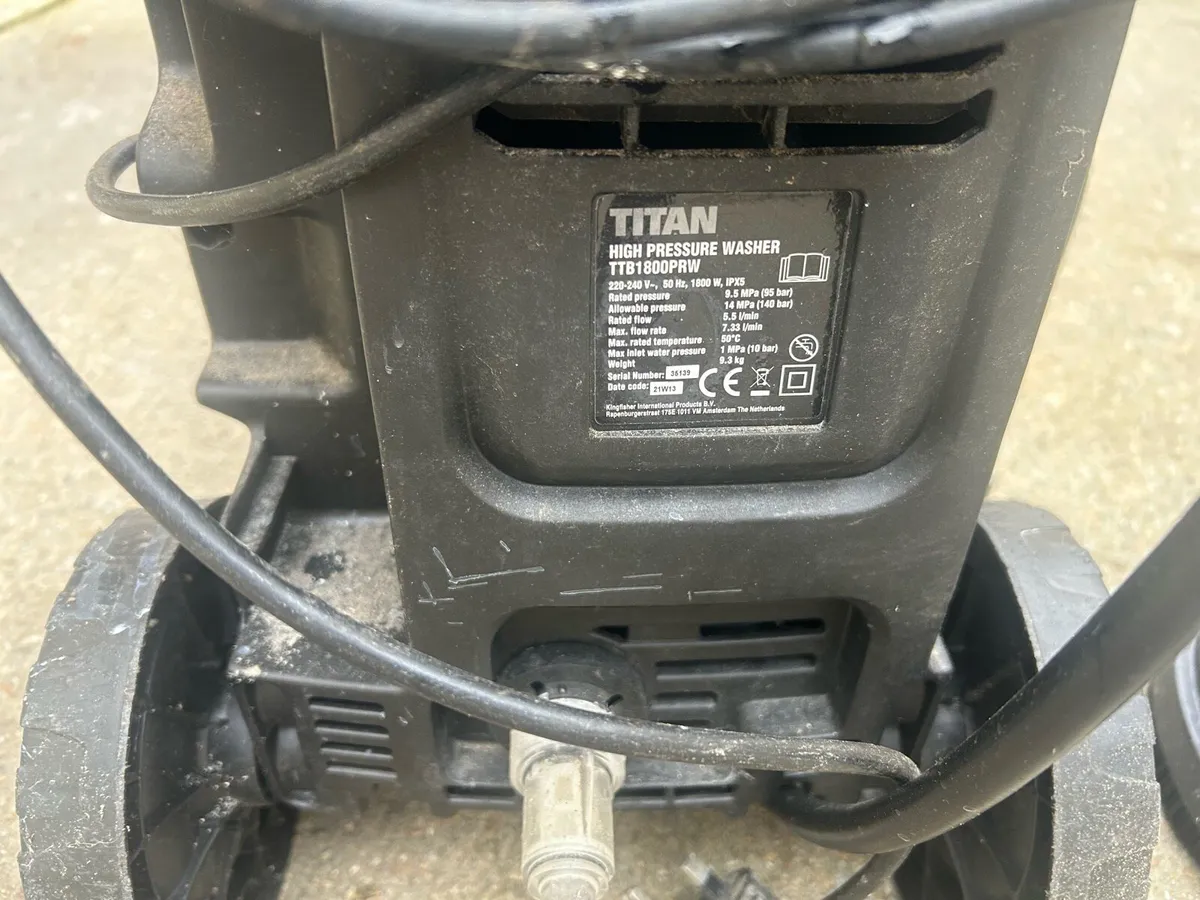 2 x power washers and chainsaw €130 all - Image 2