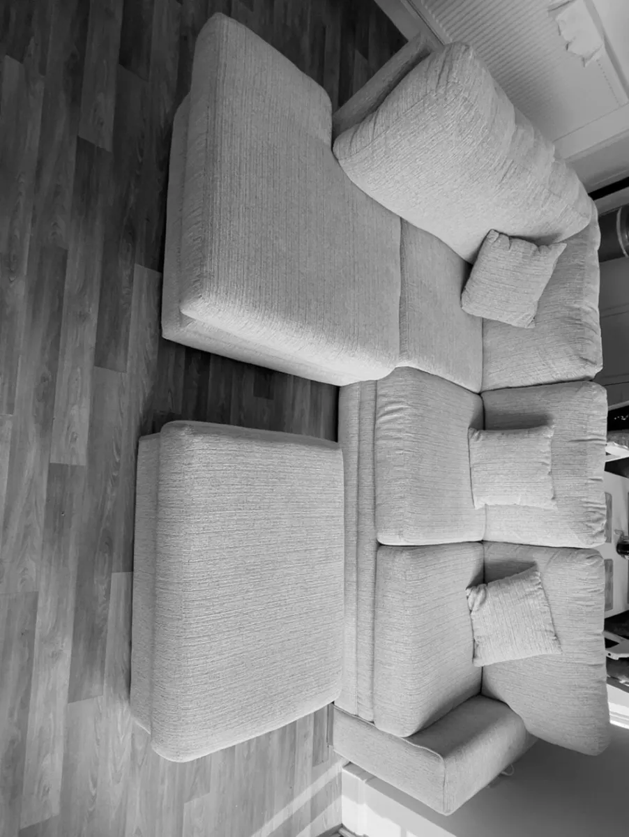 Corner Couch - still in warrantee - Image 1