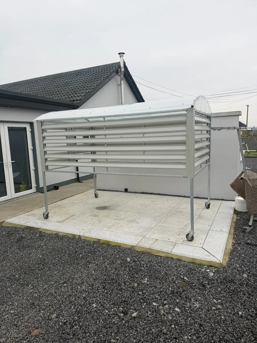 Covered clotheslines - Image 1