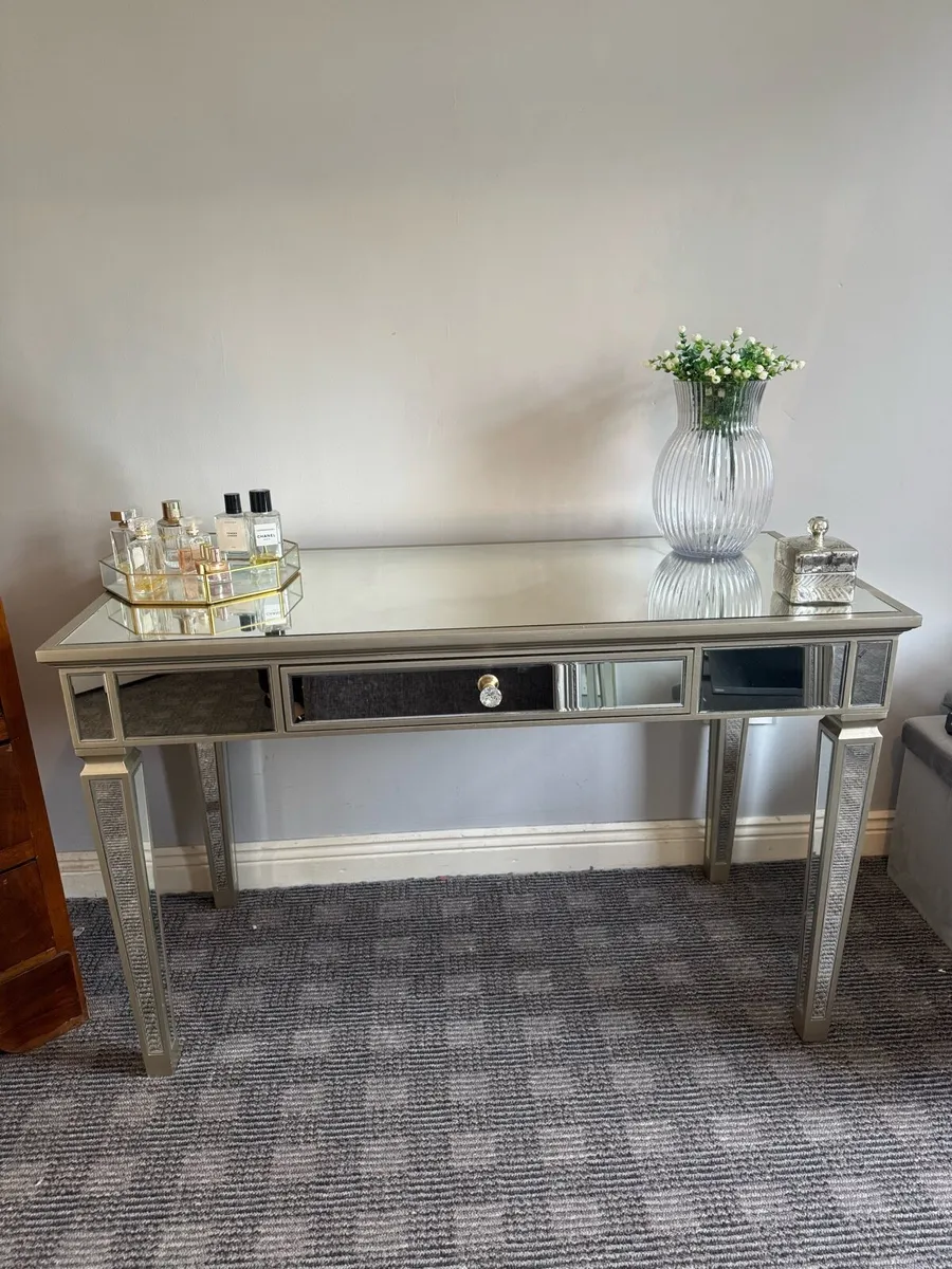 Mirrored console  table PLUS 2 side lockers - Image 1