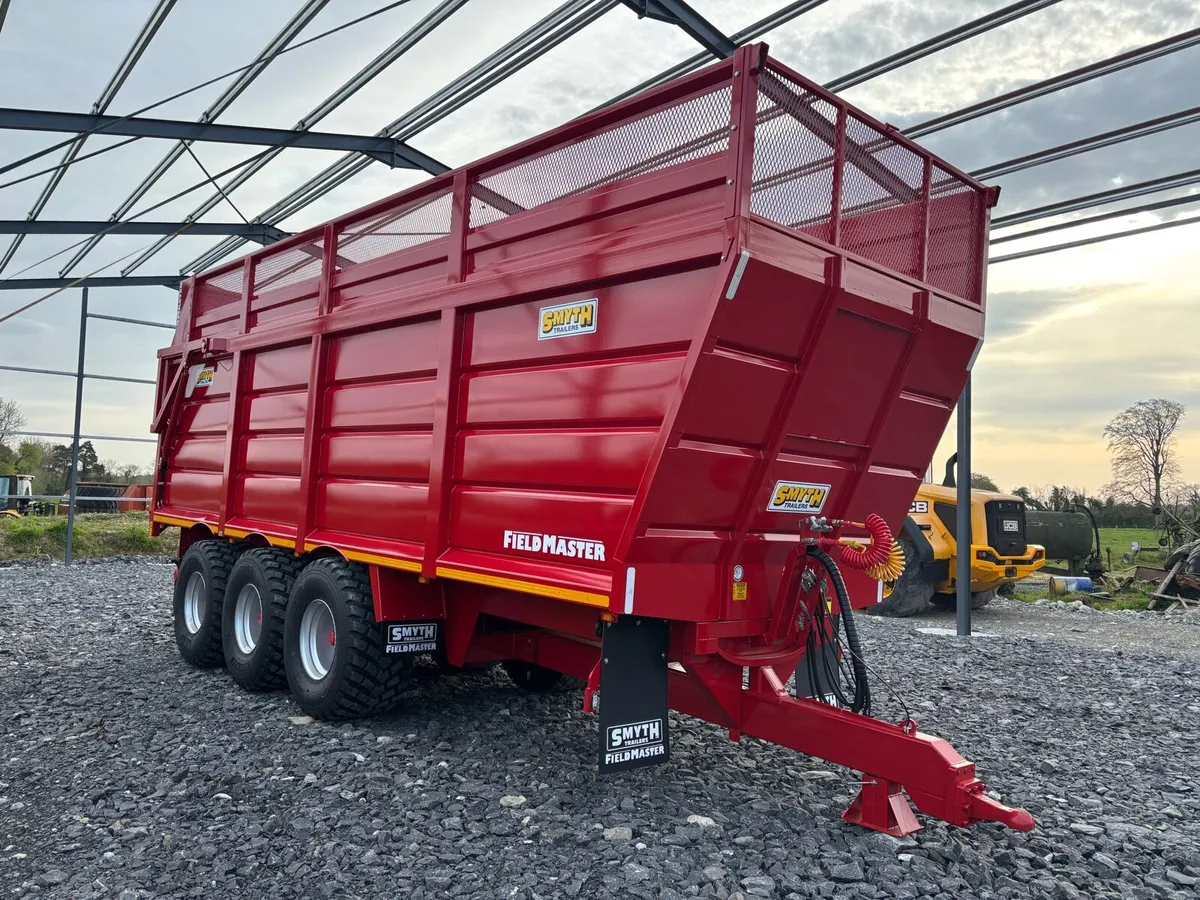 Smyth supercube tri axle silage trailer - Image 3