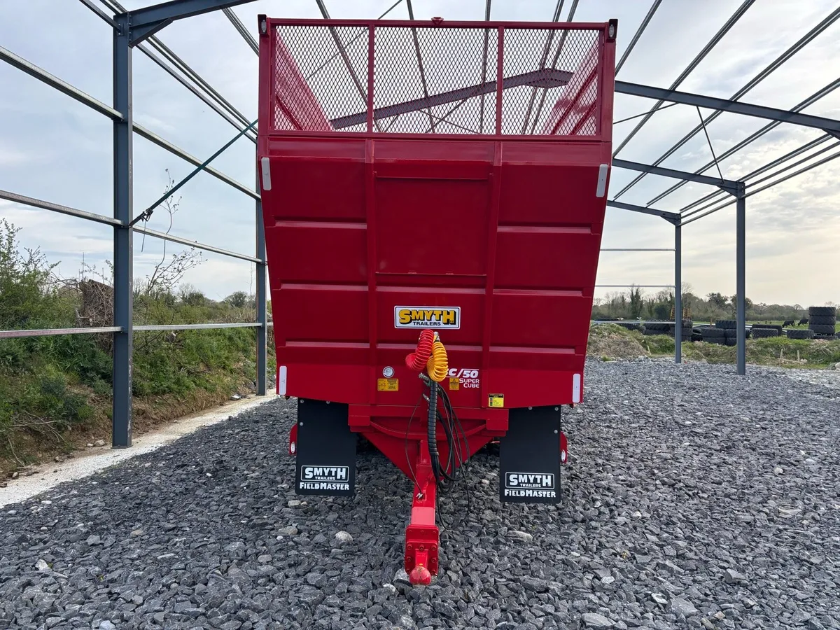 Smyth supercube tri axle silage trailer - Image 4