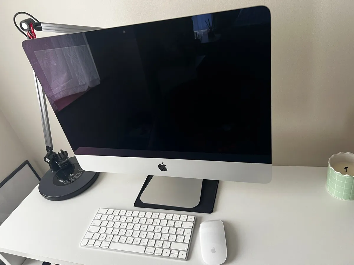 iMac 21.5 - Image 1