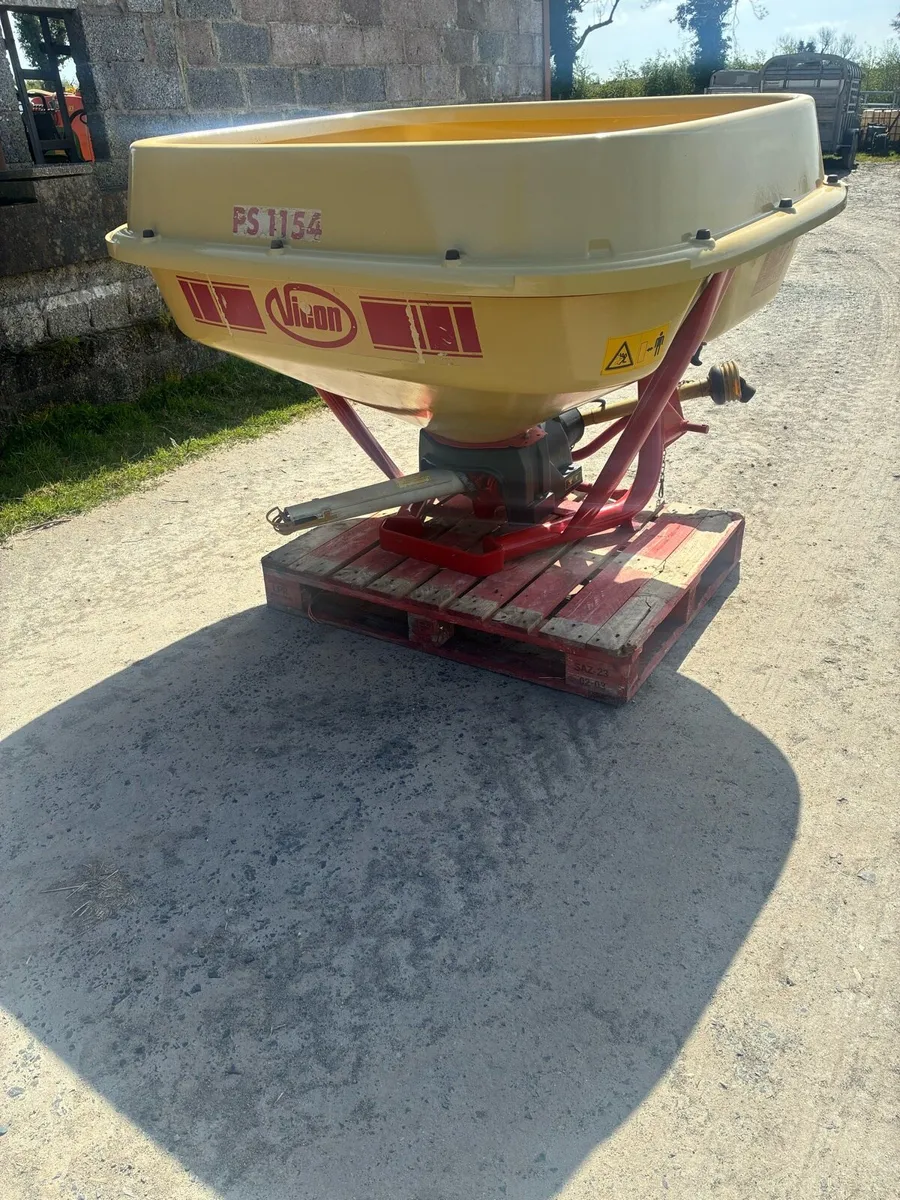 Vicon 1154 fertiliser spreader / sower - Image 3