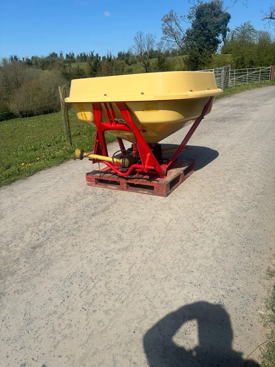 Vicon 1154 fertiliser spreader / sower - Image 4