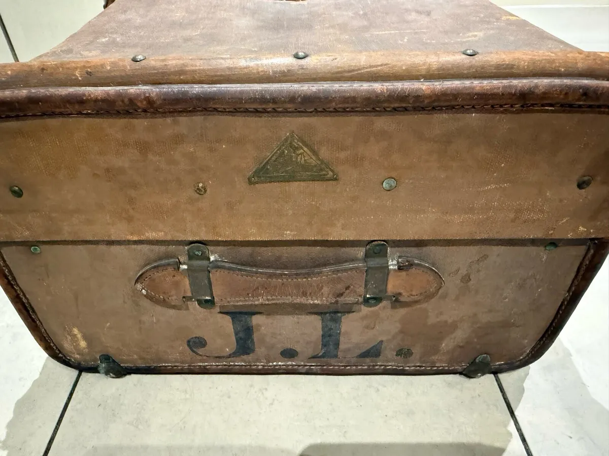 Vintage Chest - Image 2
