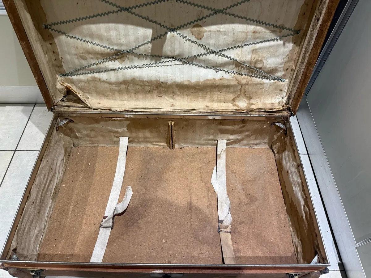 Vintage Chest - Image 3