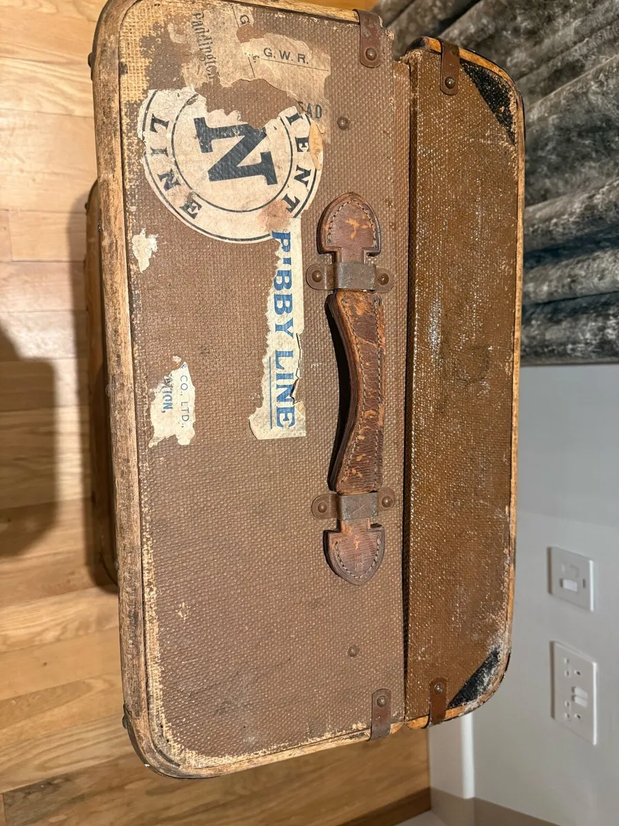 Vintage Chest - Image 3