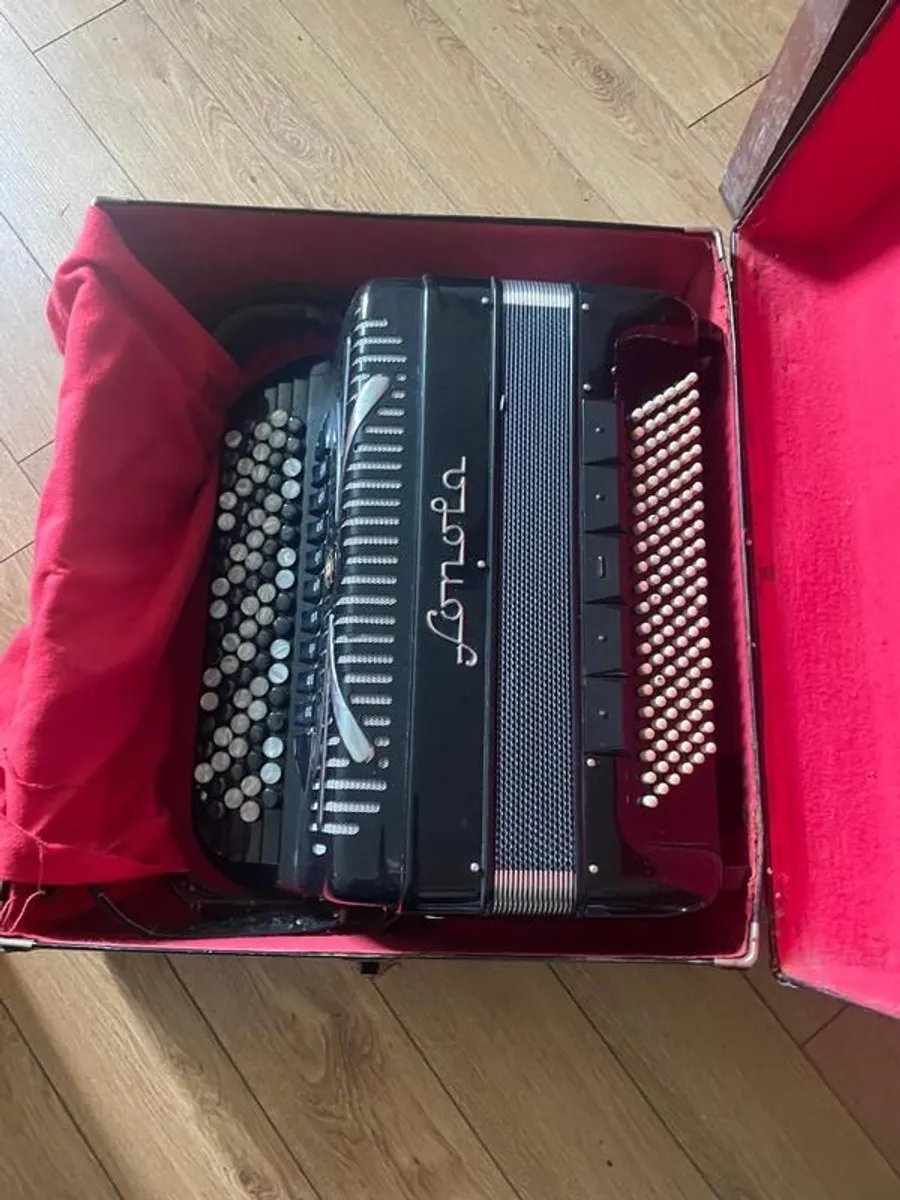 5 Row Button Accordian - Image 1