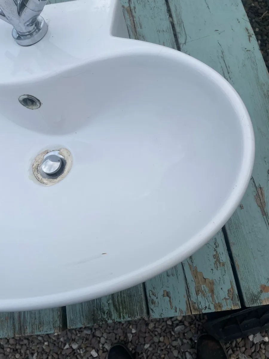 Bathroom sink - Image 2