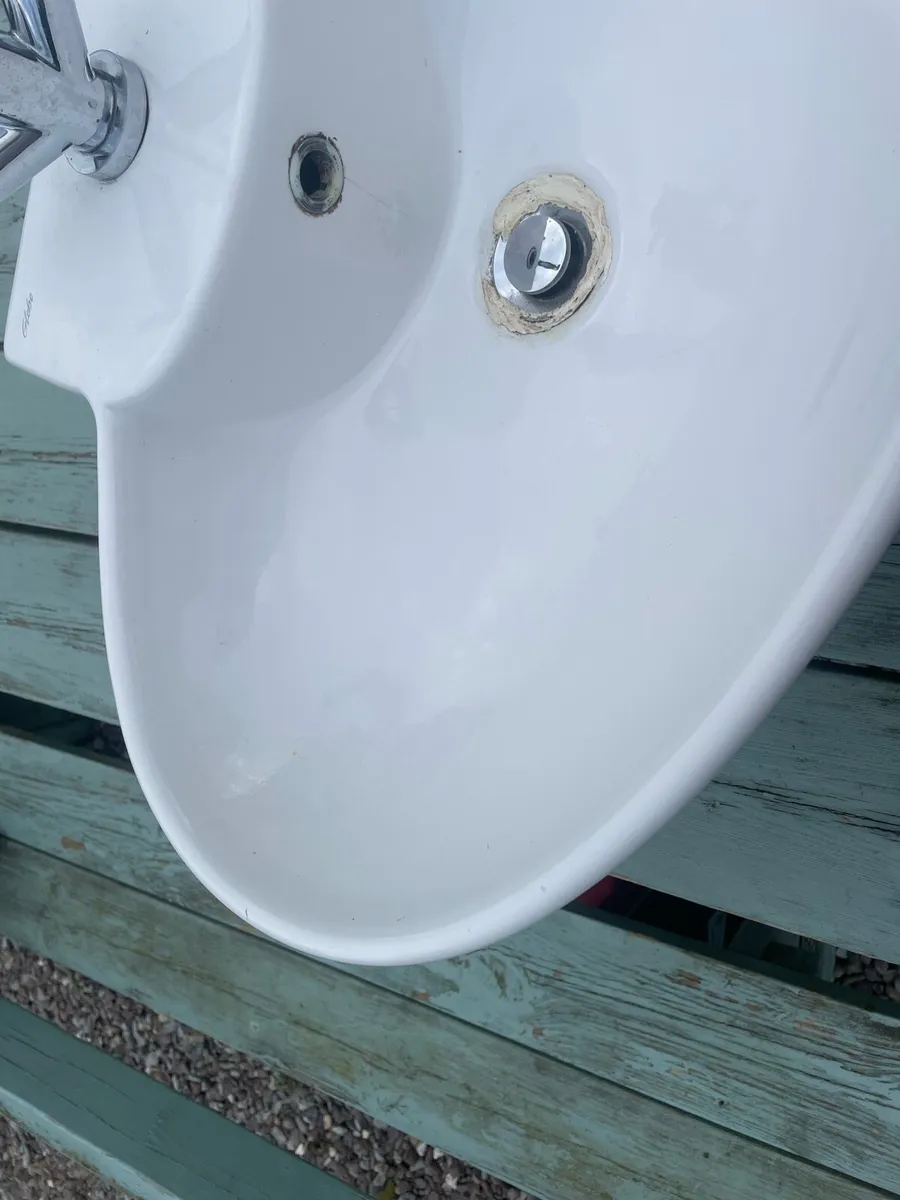 Bathroom sink - Image 3