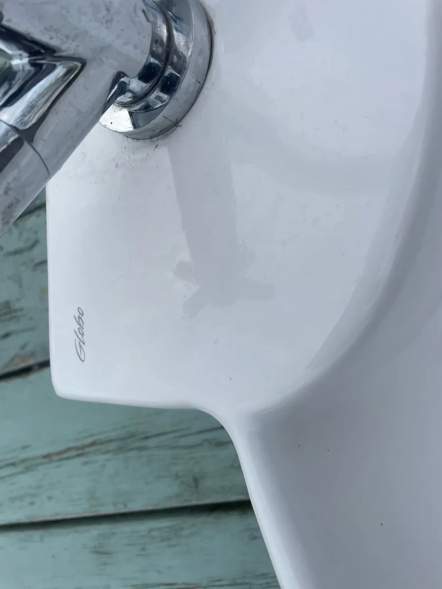 Bathroom sink - Image 4