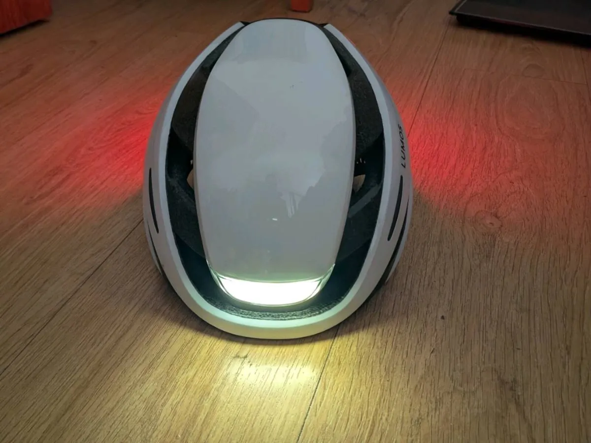 Lumos Smart Bike Helmet LED Lights – White – Excel - Image 3