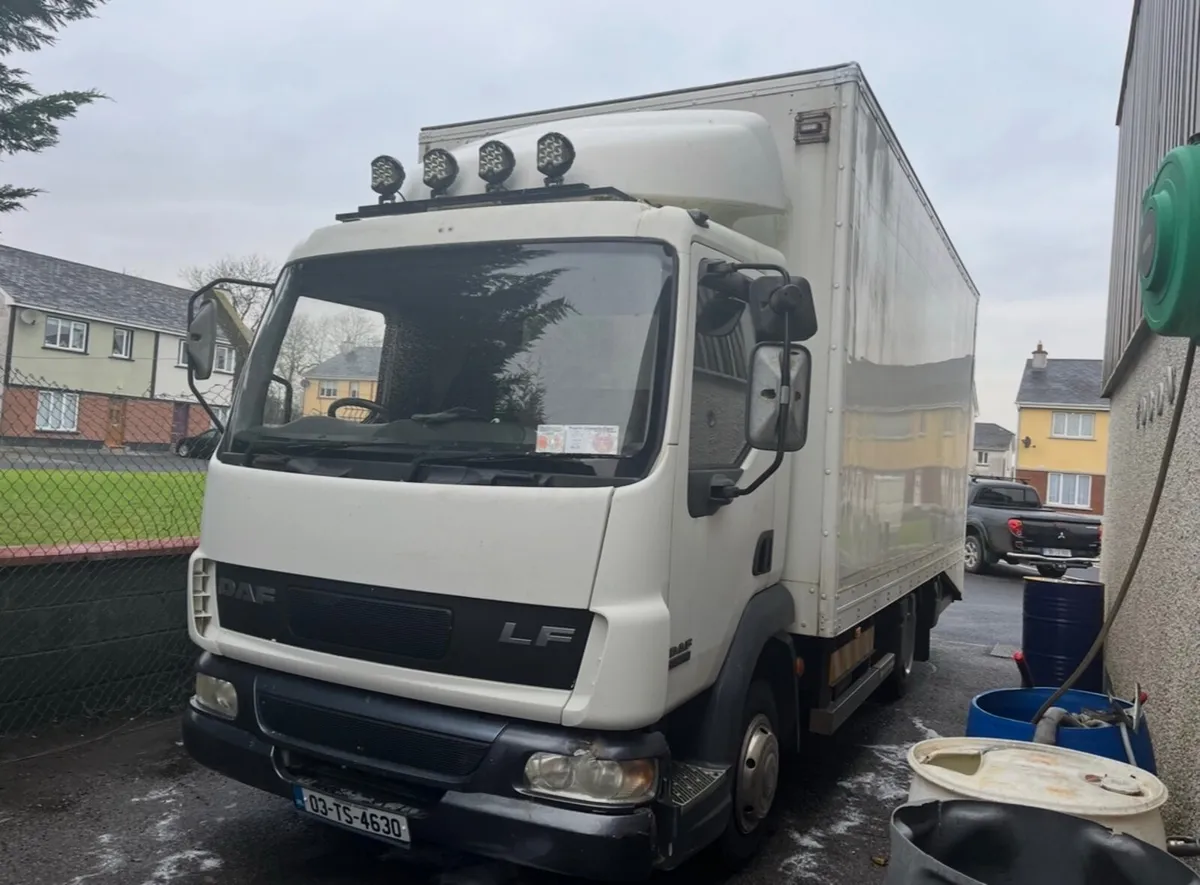 Daf**Enclosed transporter** - Image 1